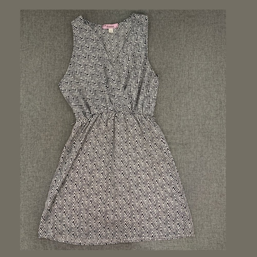 Rosebud Classic Dress Cinched Elastic Waist Large Made USA Low V-Neck Black Whit